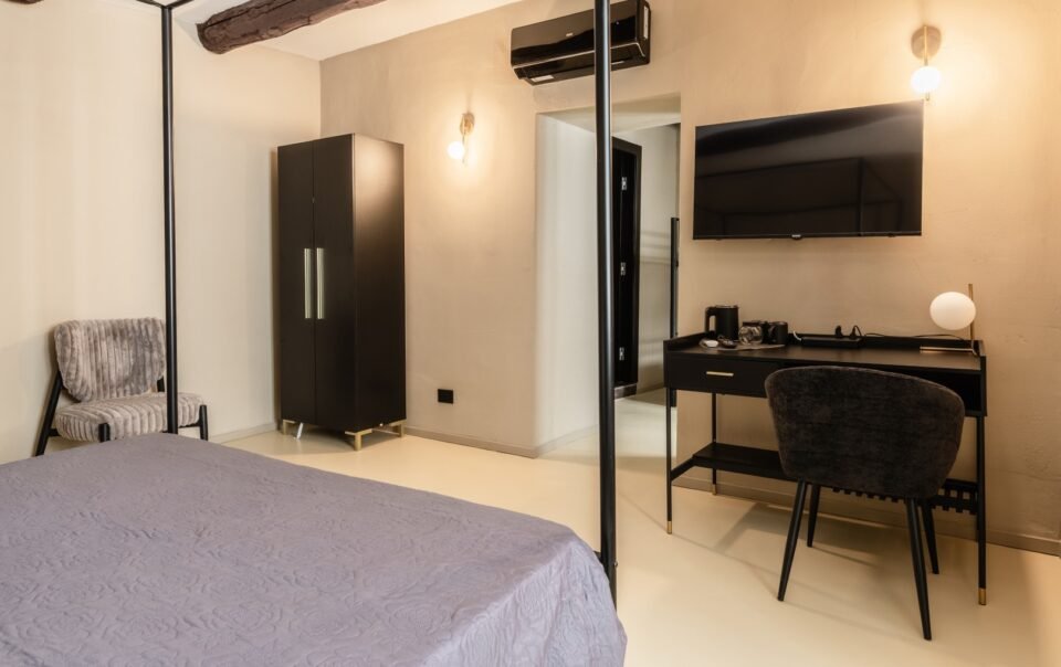 Dormire a Via Benedetto Croce 45: Nel Cuore di Napoli Sogna "The Neapolitan BB Palazzo Carafa della Spina"