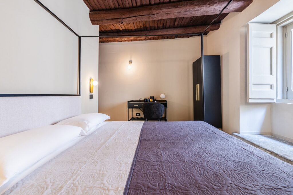 The Neapolitan B&B: Where History Meets Modern ComfortSleep in a 16th-century palace in the heart of mystical Naples!