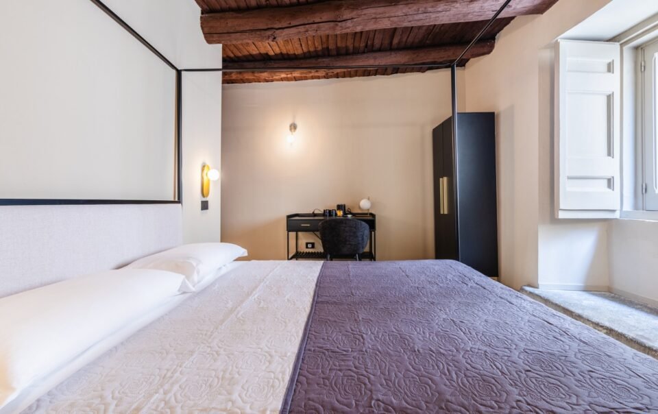 The Neapolitan B&B: Where History Meets Modern ComfortSleep in a 16th-century palace in the heart of mystical Naples!