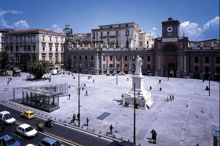 Hotel vicino Piazza Dante e Metro a Napoli | The Neapolitan BB
