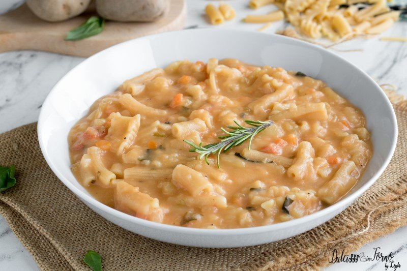 A Food Lover's Walk: The Ultimate Naples Food Tour from Your B&B